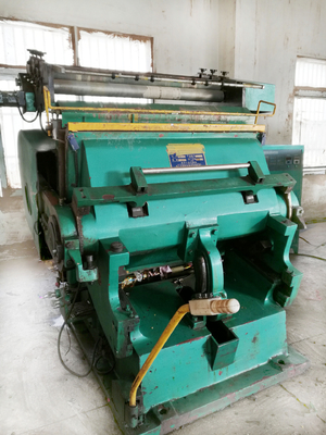 ตารางการกำหนดค่าเครื่อง Emboss 16kw 4500kg น้ำหนัก 2050 * 2150 * 1900mm ขนาด