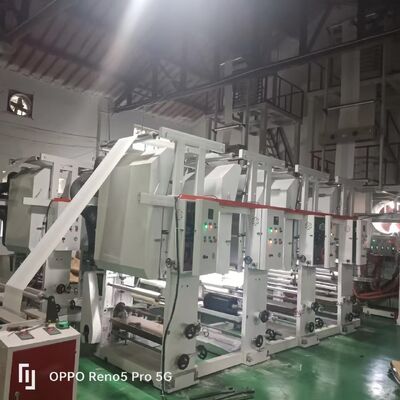 กว้างของสกรู 55 มม 2 หรือ 65 มม 2 มม เครื่อง extruder ภาพยนตร์ พลังงานรวม 11-21kw Extrusion ความจุ 100 ถึง 500 กิโลกรัม / ชั่วโมงสําหรับ extrusion ภาพยนตร์พลาสติก