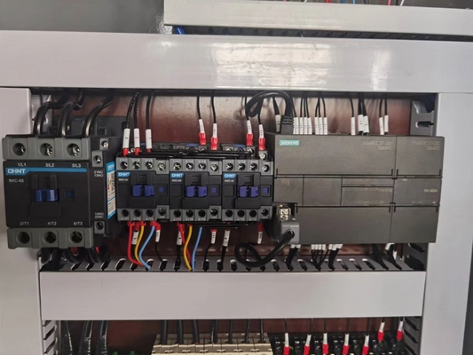 HJ-C1600-III เครื่องตัด Rewinder อัตโนมัติเต็มรูปแบบพร้อม Servo PET BOPP ไม่ทอสามตัว