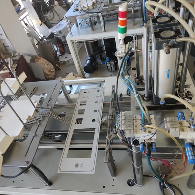 Hot Melt Adhesive Process Carton Machine งานตกแต่งกล่องอาหารกล่องอาหารกลางวันแบบใช้แล้วทิ้ง