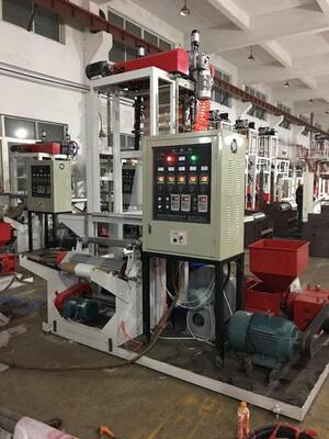 กว้างของสกรู 55 มม 2 หรือ 65 มม 2 มม เครื่อง extruder ภาพยนตร์ พลังงานรวม 11-21kw Extrusion ความจุ 100 ถึง 500 กิโลกรัม / ชั่วโมงสําหรับ extrusion ภาพยนตร์พลาสติก