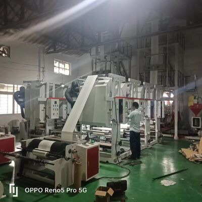 กว้างของสกรู 55 มม 2 หรือ 65 มม 2 มม เครื่อง extruder ภาพยนตร์ พลังงานรวม 11-21kw Extrusion ความจุ 100 ถึง 500 กิโลกรัม / ชั่วโมงสําหรับ extrusion ภาพยนตร์พลาสติก