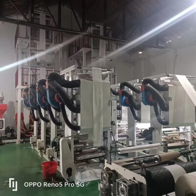 กว้างของสกรู 55 มม 2 หรือ 65 มม 2 มม เครื่อง extruder ภาพยนตร์ พลังงานรวม 11-21kw Extrusion ความจุ 100 ถึง 500 กิโลกรัม / ชั่วโมงสําหรับ extrusion ภาพยนตร์พลาสติก