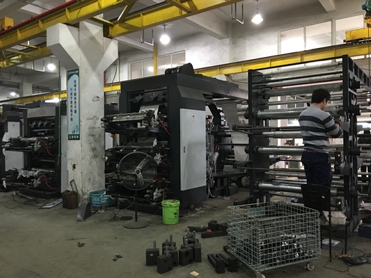 เครื่องพิมพ์เฟล็กโซกลองกลางหกสีแบบประหยัดพร้อม 6 สี UV DIE CUT SLITTING SERVO สำหรับฉลากสติกเกอร์อัตโนมัติ