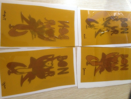 เครื่องพิมพ์เฟล็กโซกลองกลางหกสีแบบประหยัดพร้อม 6 สี UV DIE CUT SLITTING SERVO สำหรับฉลากสติกเกอร์อัตโนมัติ