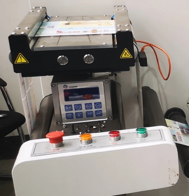320 Iml เครื่องตัดสติกเกอร์เป็นระยะ ๆ กระดาษกึ่งโรตารี่กาวม้วน Slitting Sheet