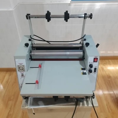 OPP 900mm Slitting Rewinder Machine 5m / Min เคลือบฟิล์มไม่ทอ